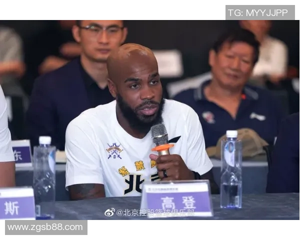 罗伯特-高登成为CBA热门话题，球迷大赞其出色表现